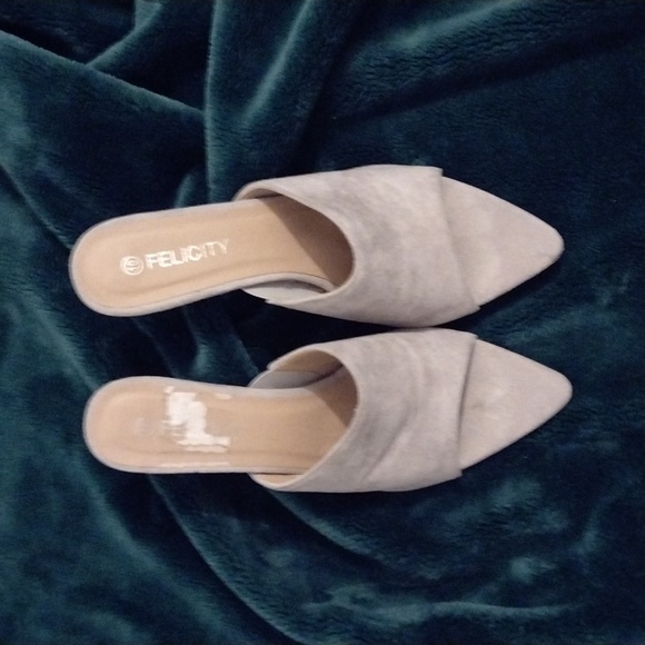 Heels - Picture 3 of 3